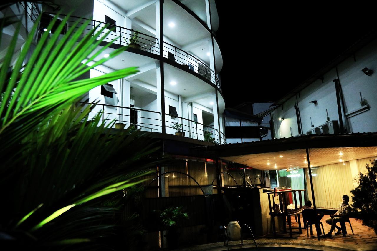 Hotel Nelly Vavuniya Extérieur photo