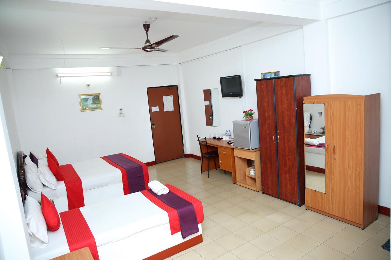 Hotel Nelly Vavuniya Extérieur photo