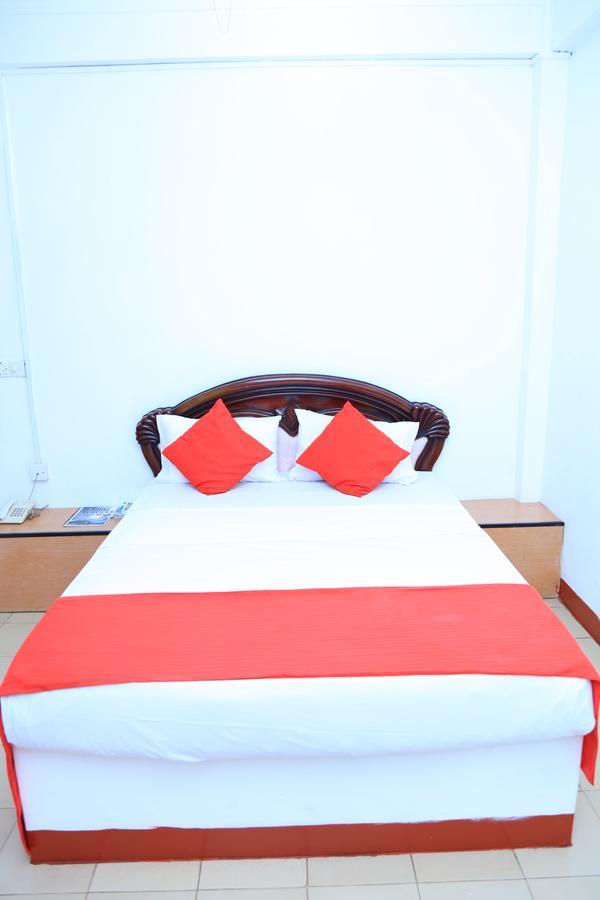 Hotel Nelly Vavuniya Extérieur photo