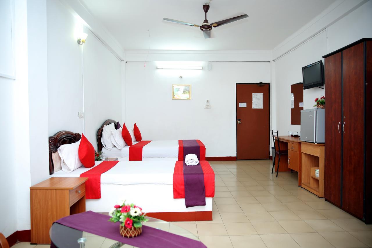 Hotel Nelly Vavuniya Extérieur photo