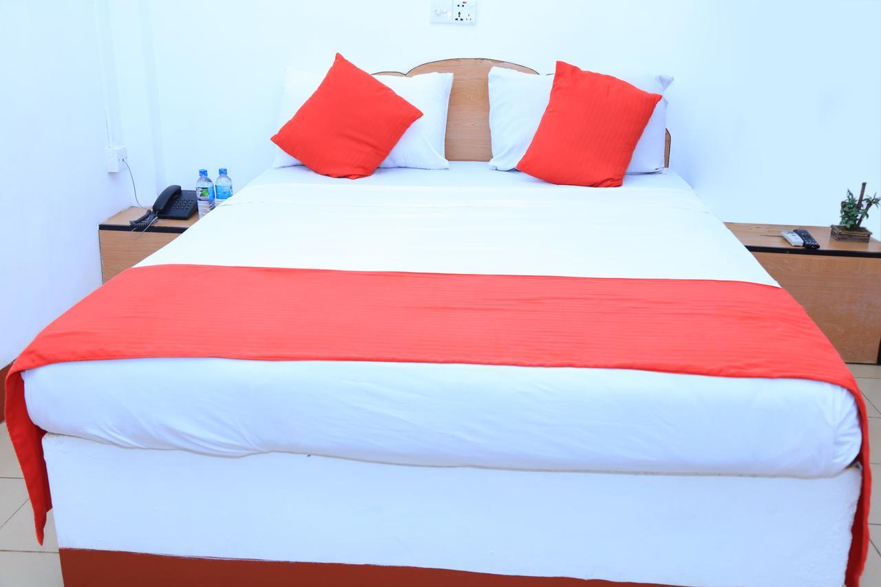 Hotel Nelly Vavuniya Extérieur photo